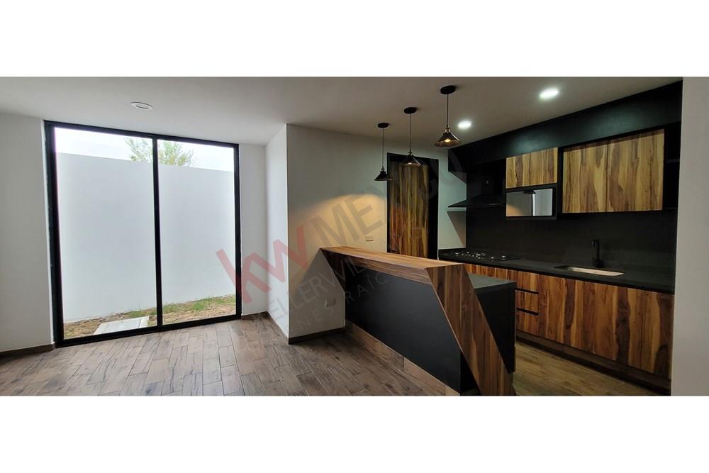CASA EN RENTA A ESTRENAR|$14,500|DISEÑO UNICO|CIUDAD MADERAS RESIDENCIAL|QUERETARO|CON ROOF GARDEN
