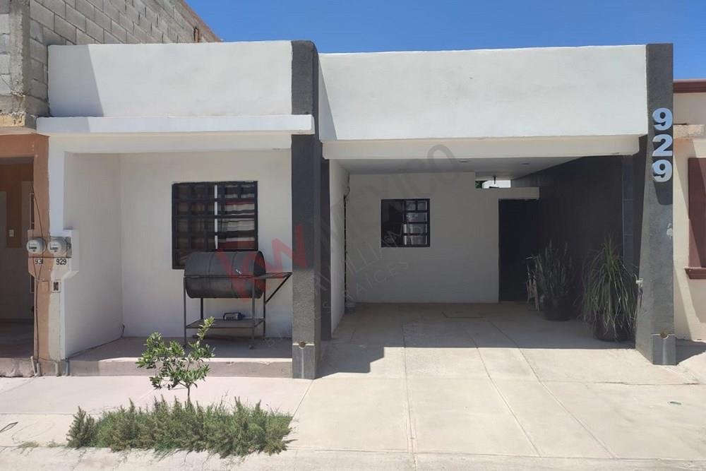 Hermosa casa en Venta en Fracc. Jardines del Sol. Torreón, Coahiila. 2  habitaciones, 1 baño completo;