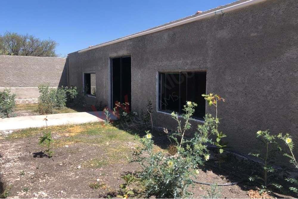 SE VENDE CASA DE CAMPO AMPLIA EN SAN JUAN DE RIO
