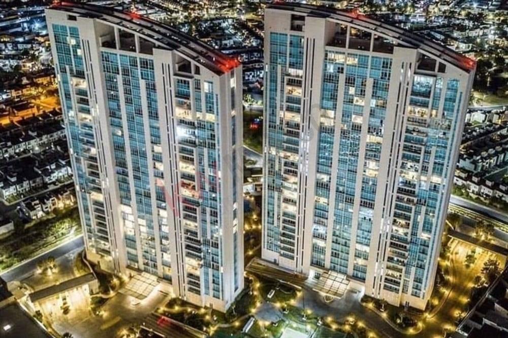 PENTHOUSE DE 290M2 EN RENTA, JURIQUILLA TOWERS! CON O SIN MOBILIARIO.