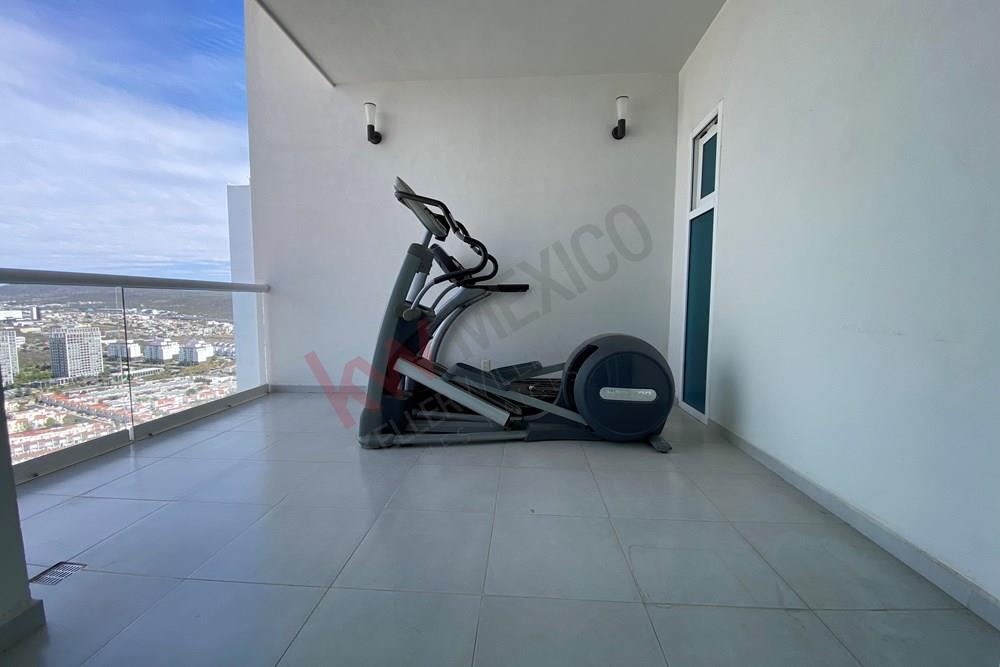 PENTHOUSE DE 290M2 EN RENTA, JURIQUILLA TOWERS! CON O SIN MOBILIARIO.