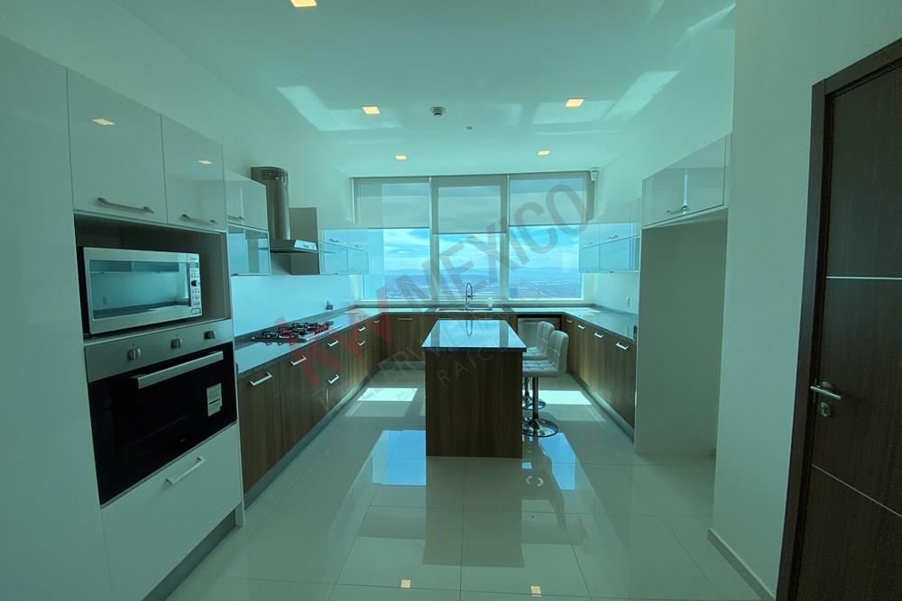PENTHOUSE DE 290M2 EN RENTA, JURIQUILLA TOWERS! CON O SIN MOBILIARIO.