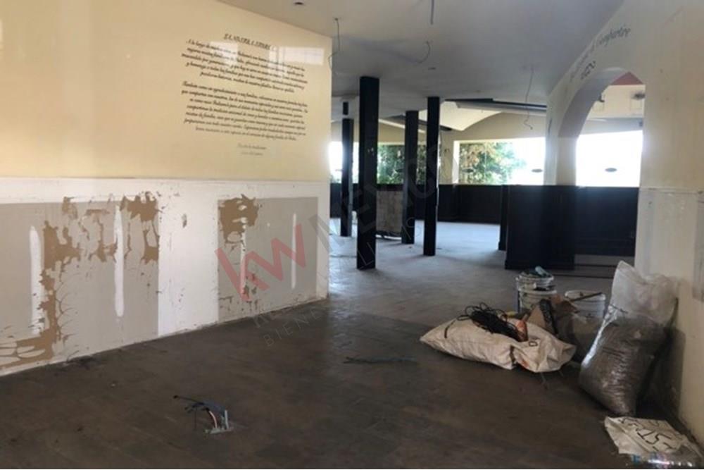 Local comercial en Renta con amplio uso de suelo