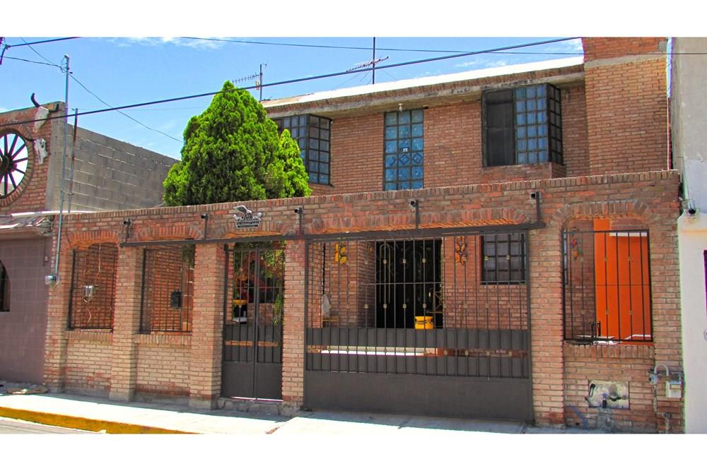 CASA EN VENTA AL SUR DE SALTILLO