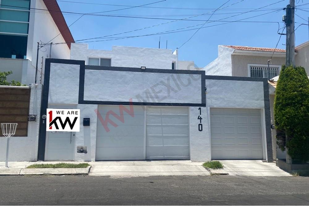 CASA NUEVA EN RENTA EN COLINAS DEL CIMATARIO  3 RECAMARAS Y JARDIN