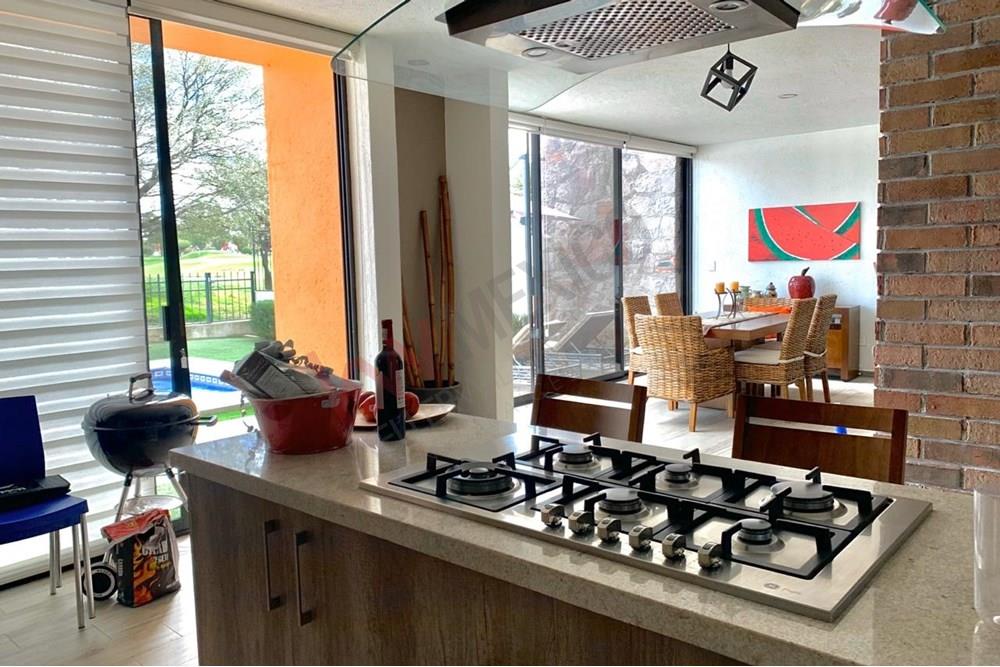 ¡Casa 'Lucia' con alberca privada y vista al campo de golf!