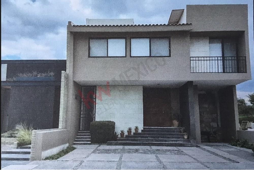 ¡Casa 'Lucia' con alberca privada y vista al campo de golf!