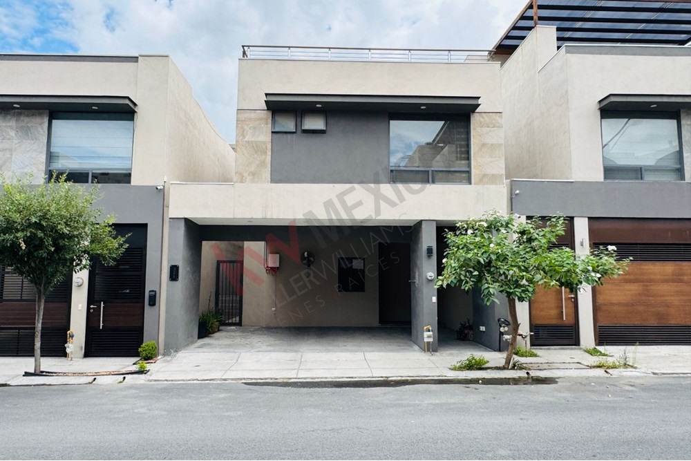 Casa en venta ubicada en el fraccionamiento Quinta Montecarlo, en San Nicolás de los Garza, Nuevo León.