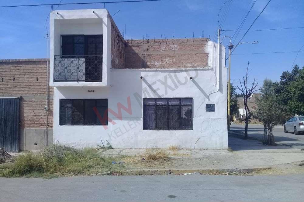 Económica Casa en Venta, ideal para remodelar, Colonia 28 de abril,  Torreón, Coahuila