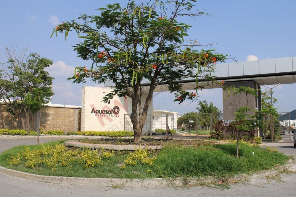 AJUSTE DE PRECIO!! Casa en VENTA de 2 recámaras dentro del Fraccionamiento Aquasol Residencial, a 15 min de Cuatla, Morelos con alberca, doble filtro de seguridad y áreas comunes