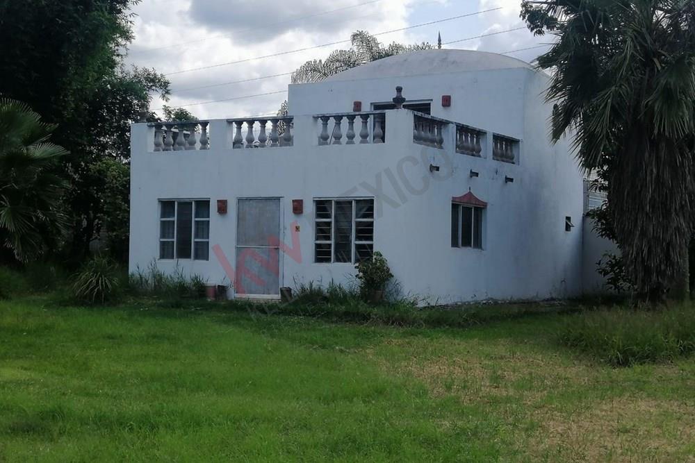 RENTO CASA EN FRACC. LOS SAUCES, TLAJOMULCO DE ZUÑIGA, JALISCO.