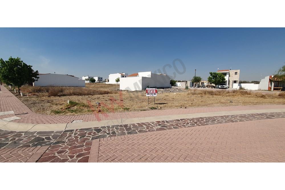 TERRENO EN ESQUINA PLANO | $1,250,000 | ESCRITURADO | CIUDAD MADERAS RESIDENCIAL | QUERETARO