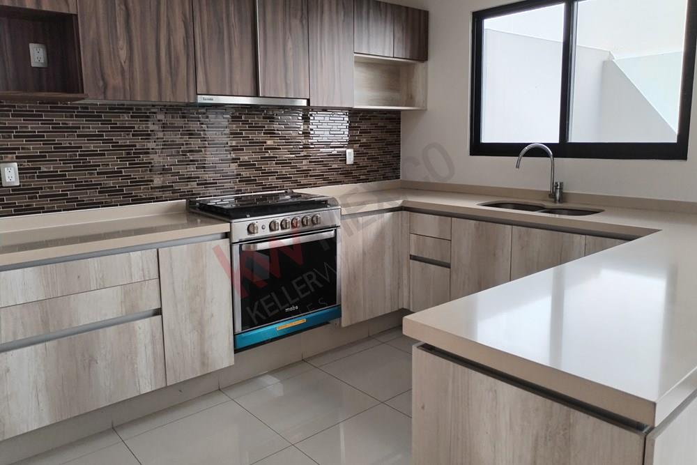 Encantadora Casa en Renta en Condominio Encanto, Residencial El Refugio, Querétaro