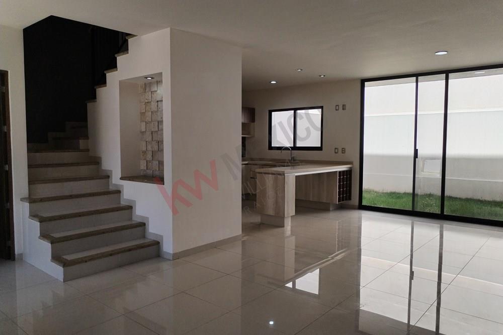 Encantadora Casa en Renta en Condominio Encanto, Residencial El Refugio, Querétaro