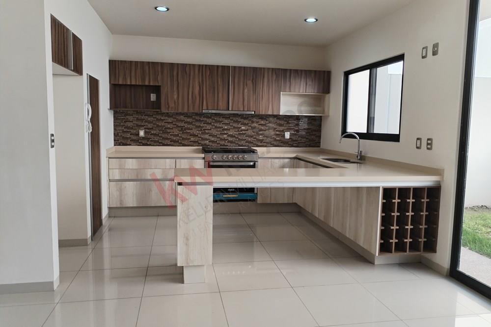 Encantadora Casa en Renta en Condominio Encanto, Residencial El Refugio, Querétaro