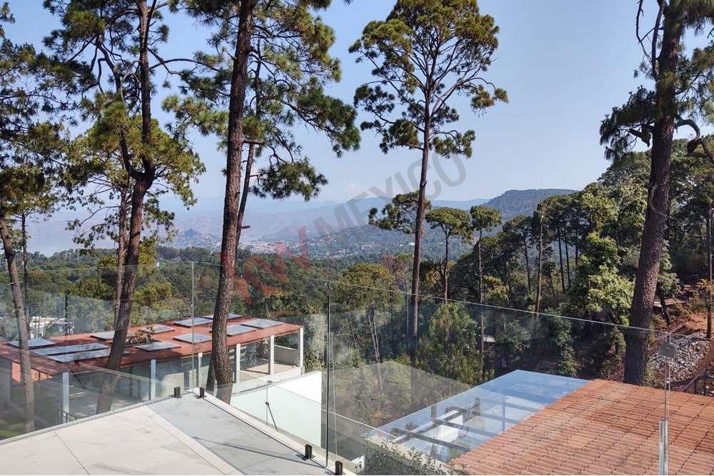 CASA EN RENTA EN AVANDARO CON A DOS CUADRAS DEL CENTRO