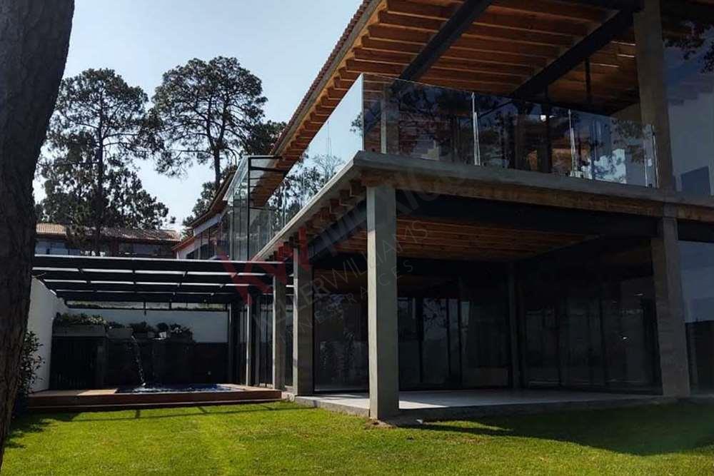 CASA EN RENTA EN AVANDARO CON A DOS CUADRAS DEL CENTRO