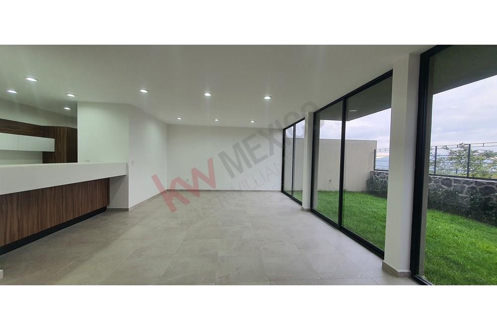 GRAN OPORTUNIDAD EN CASA EN ZIBATA DE 4 HABITACIONES CON ESTUDIO Y ROOF GARDEN