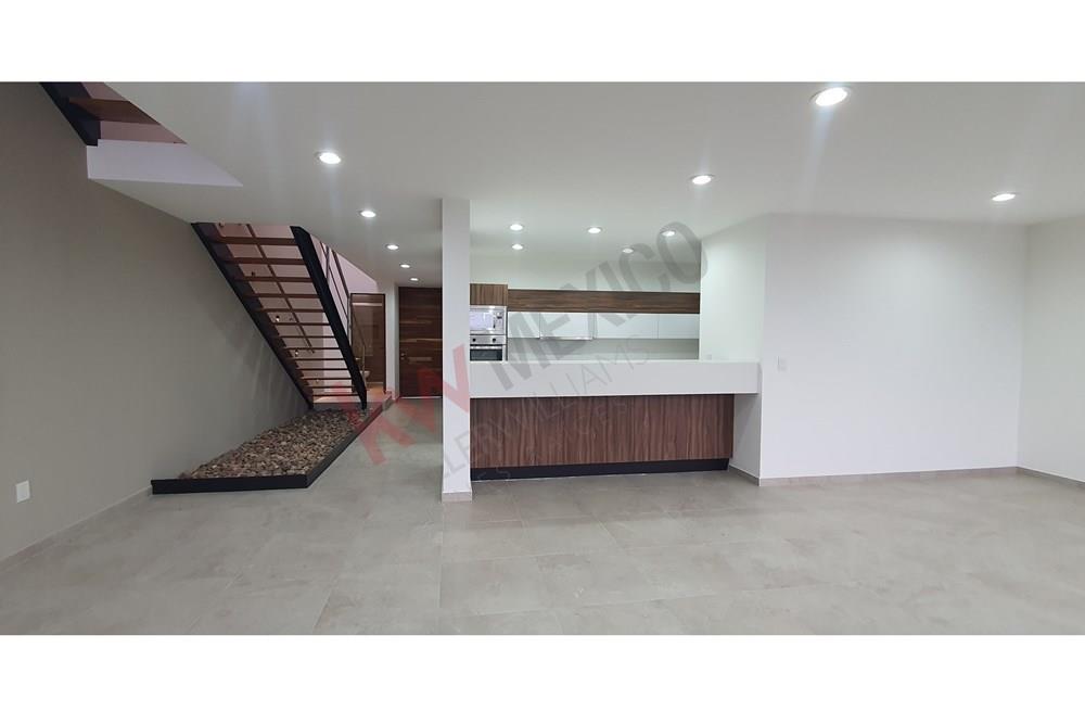 GRAN OPORTUNIDAD EN CASA EN ZIBATA DE 4 HABITACIONES CON ESTUDIO Y ROOF GARDEN