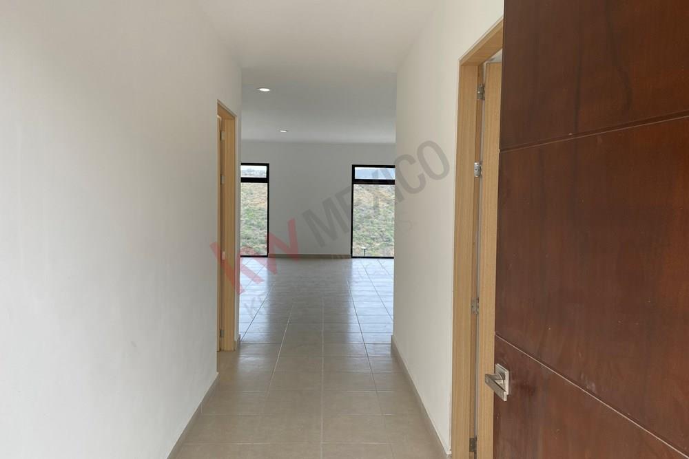 Casa 4 habitaciones, Roof garden y vista a Reserva Natural,  frente a Plaza Paseo Querétaro