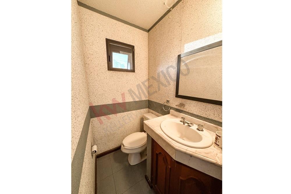 Edificio con excelente ubicación en venta, a unos pasos del Hospital Angeles