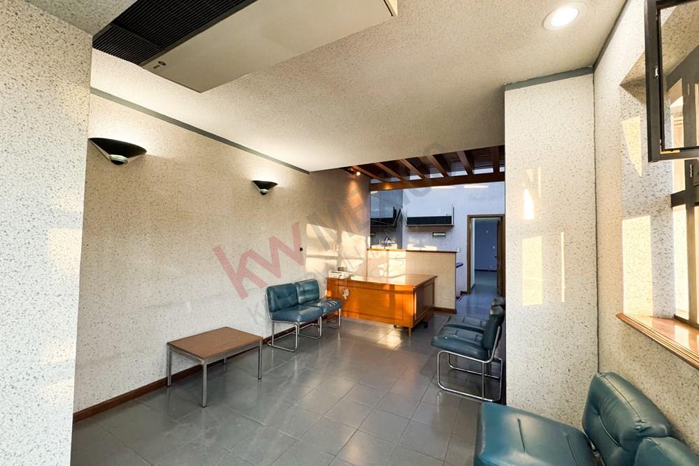 Edificio con excelente ubicación en venta, a unos pasos del Hospital Angeles