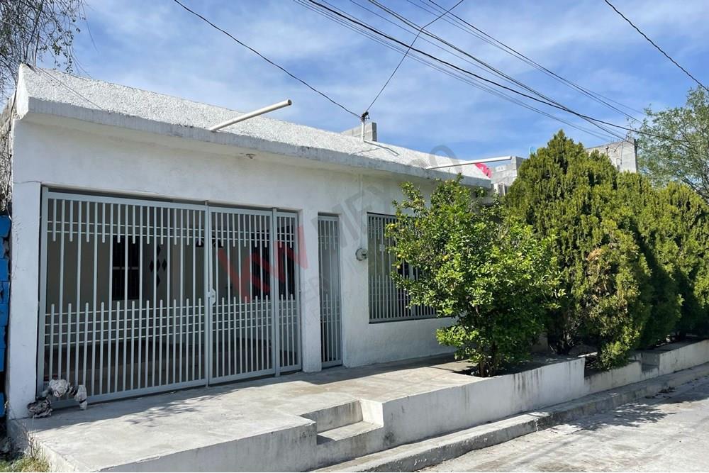 Casa en venta de un piso en Colonia Cañada Blanca en Guadalupe Nuevo Leon