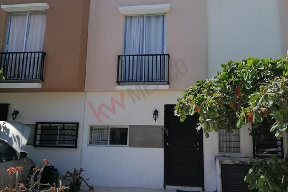 Casa en renta amueblada en coto con alberca con paneles solares