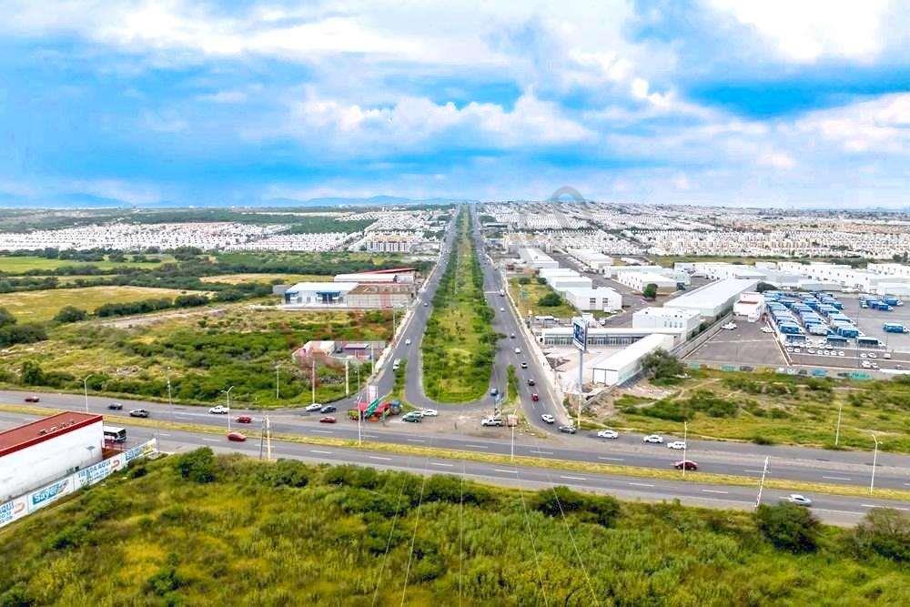 VENTA DE TERRENO COMERCIAL SOBRE AVENIDA PRINCIPAL PEÑA FLOR