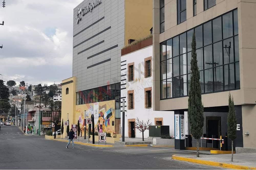 Local en renta amplio  en Plaza Comercial Nuevo Paseo Molino.