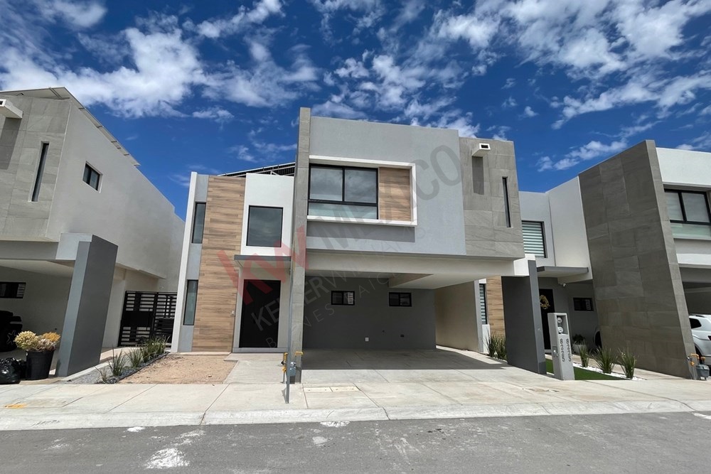 Casa en RENTA amueblada frente a parque, en Creta Residencial, con paneles solares, fracc con areas verdes y Casa CLUB