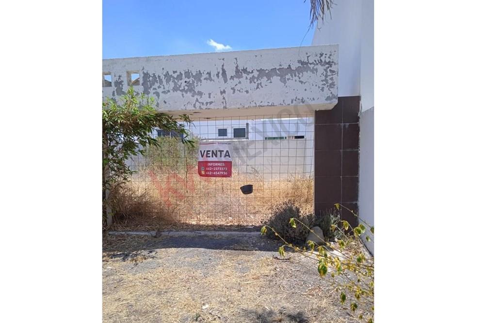 TERRENO EN VENTA EN EL REFUGIO, SOBRE CALLE DENTRO DEL FRACC, FACTIBLE CAMBIO DE USO SUELO