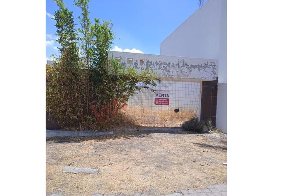 TERRENO EN VENTA EN EL REFUGIO, SOBRE CALLE DENTRO DEL FRACC, FACTIBLE CAMBIO DE USO SUELO