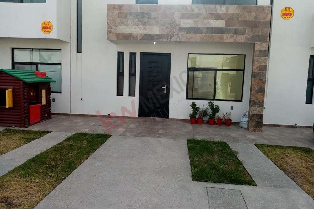 Casa en Renta Santa Barbara $9,000 incluye mantenimiento y amenidades del fraccionamiento.
