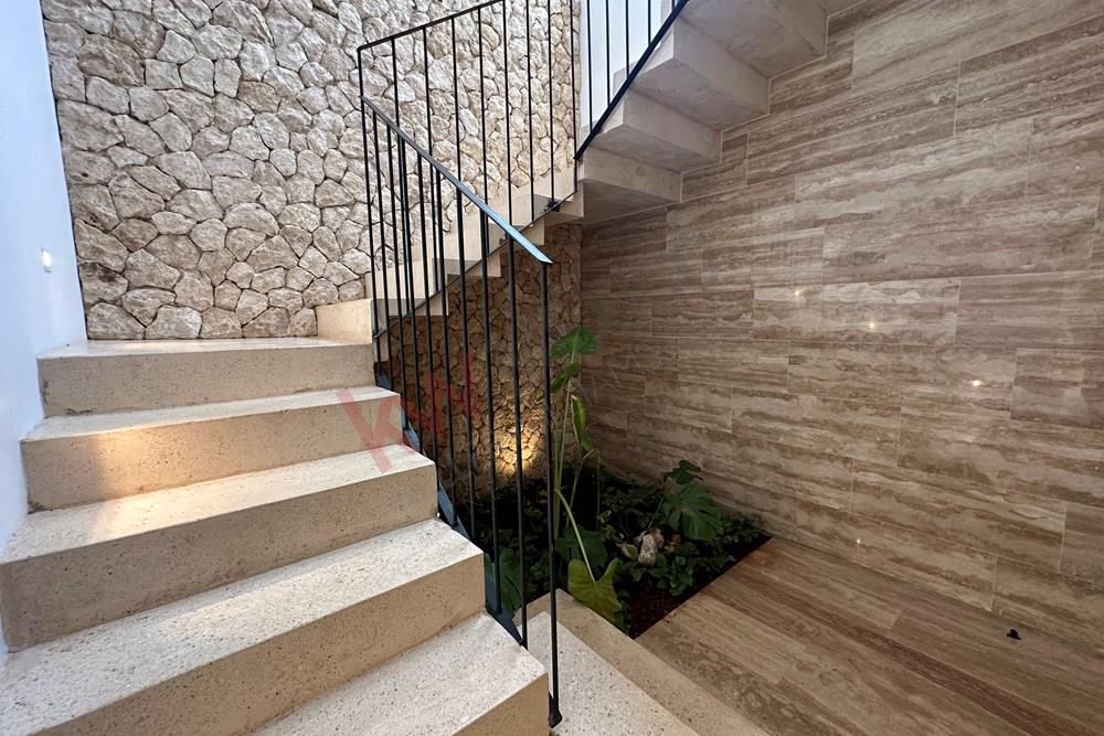 Estupenda villa Luxury amueblada y equipada, Alberca, 5 recamaras, 4 niveles, roof top con balcón y techo pergolado, ideal para rentas Vacacionales