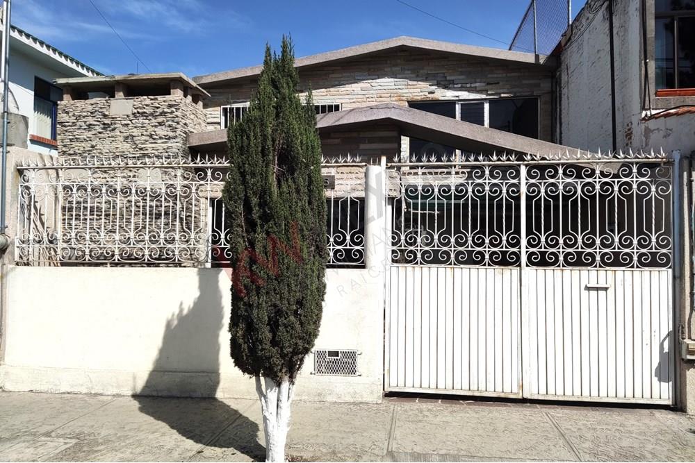 Casa en Venta, calle Xicoténcatl, col. Bolivar, San Luis Potosi, . A  una cuadra de Av.