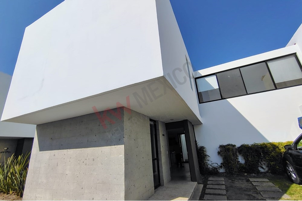 RENTA CASA AMPLIA Y LUMINOSA EN VALLE DE JURIQUILLA