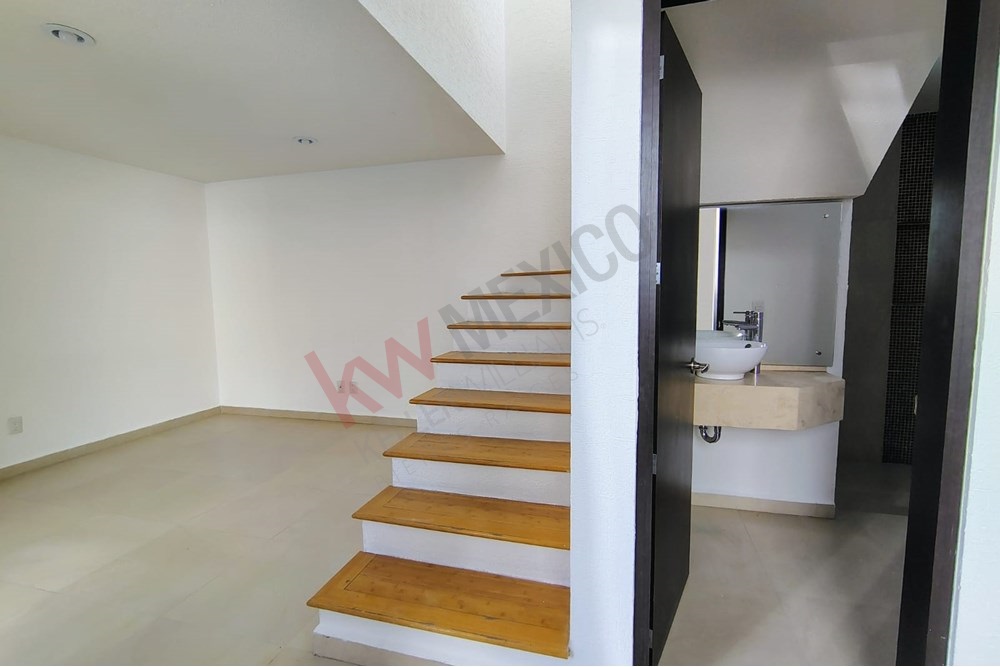 RENTA CASA AMPLIA Y LUMINOSA EN VALLE DE JURIQUILLA