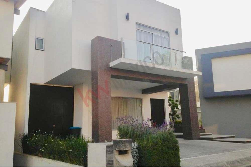 VENTA DE CASA EN RESIDENCIAL LA LOMA - JUNTO AL CLUB DE GOLF LOS ENCINOS -  LERMA