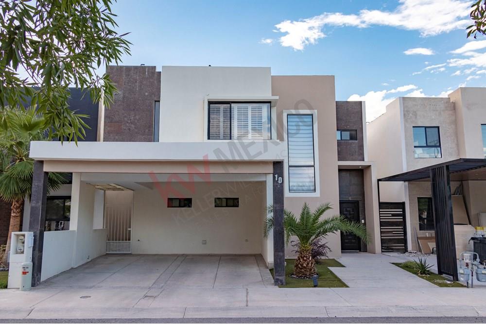 AMPLIA CASA EN RENTA EN ALTARIA RESIDENCIAL AMUEBLADA O SIN AMUEBLAR