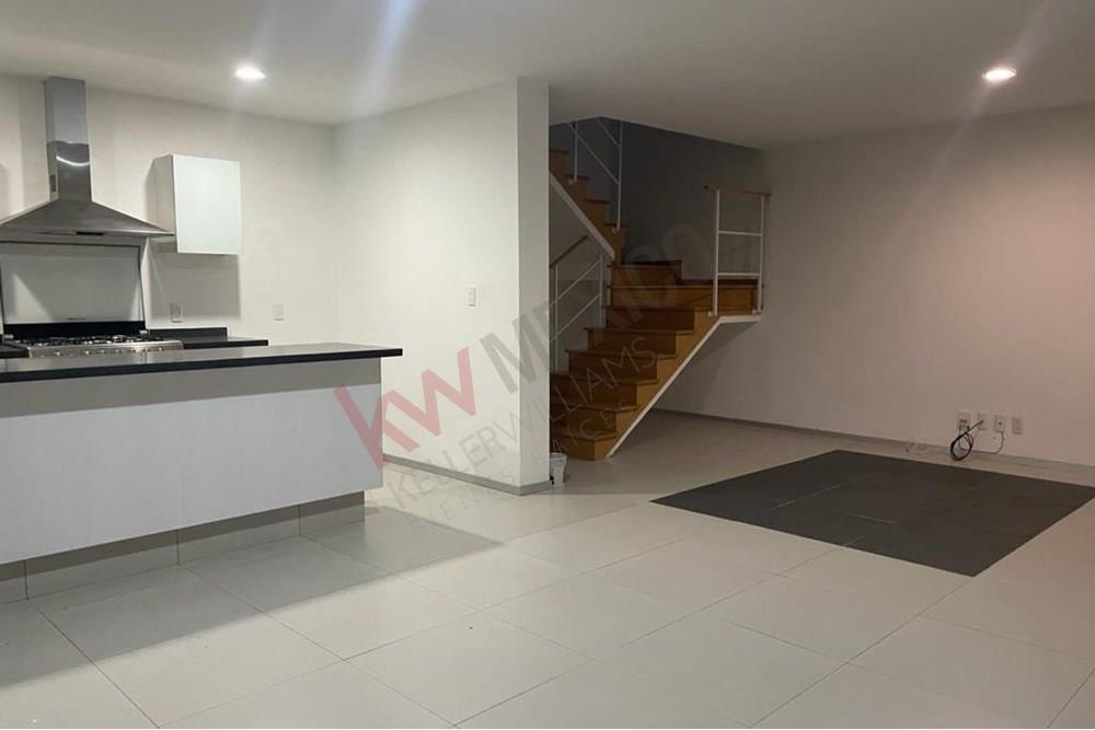Casa lista para habitar de dos niveles en Juriquilla Santa Fe