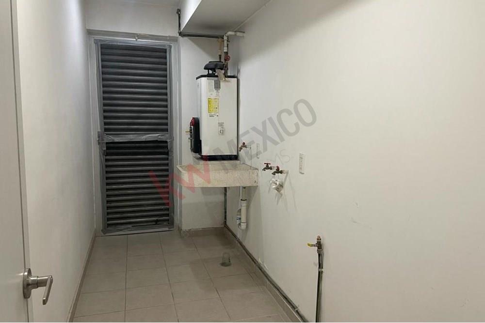 Casa lista para habitar de dos niveles en Juriquilla Santa Fe