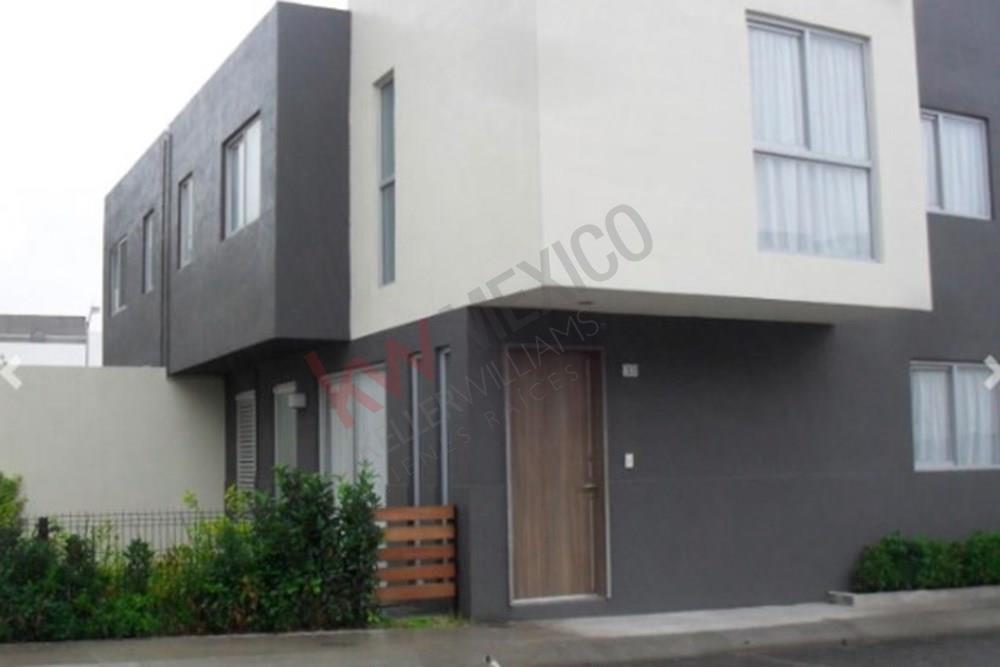 Casa lista para habitar de dos niveles en Juriquilla Santa Fe