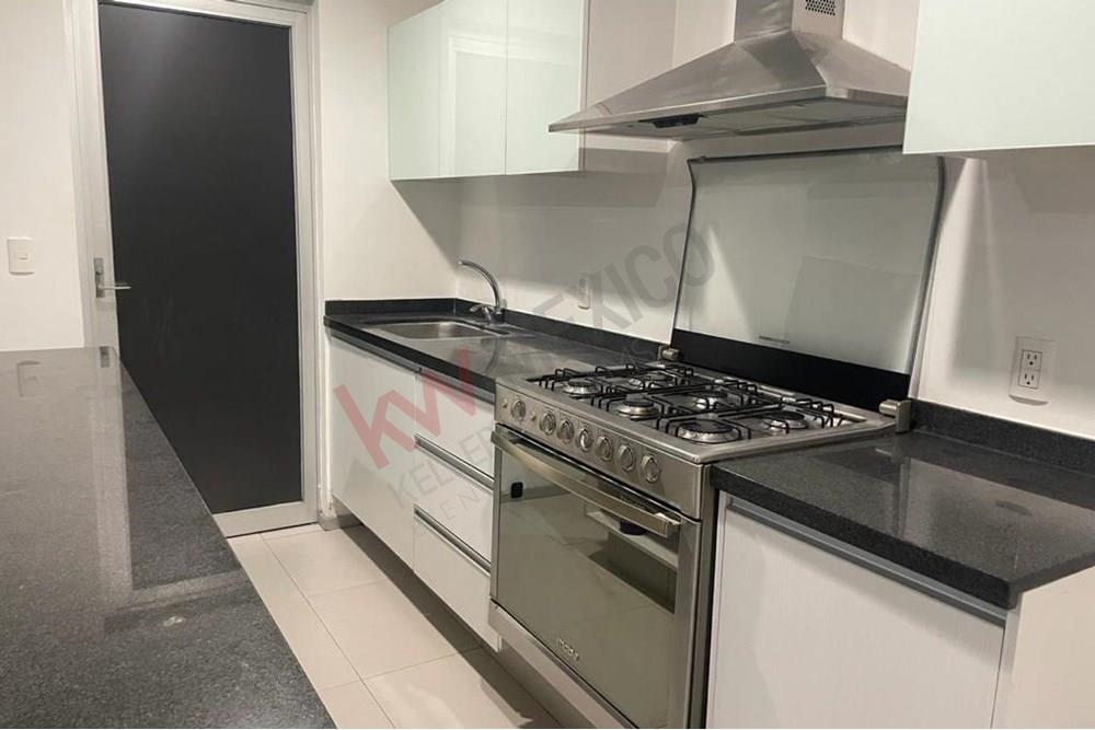 Casa lista para habitar de dos niveles en Juriquilla Santa Fe