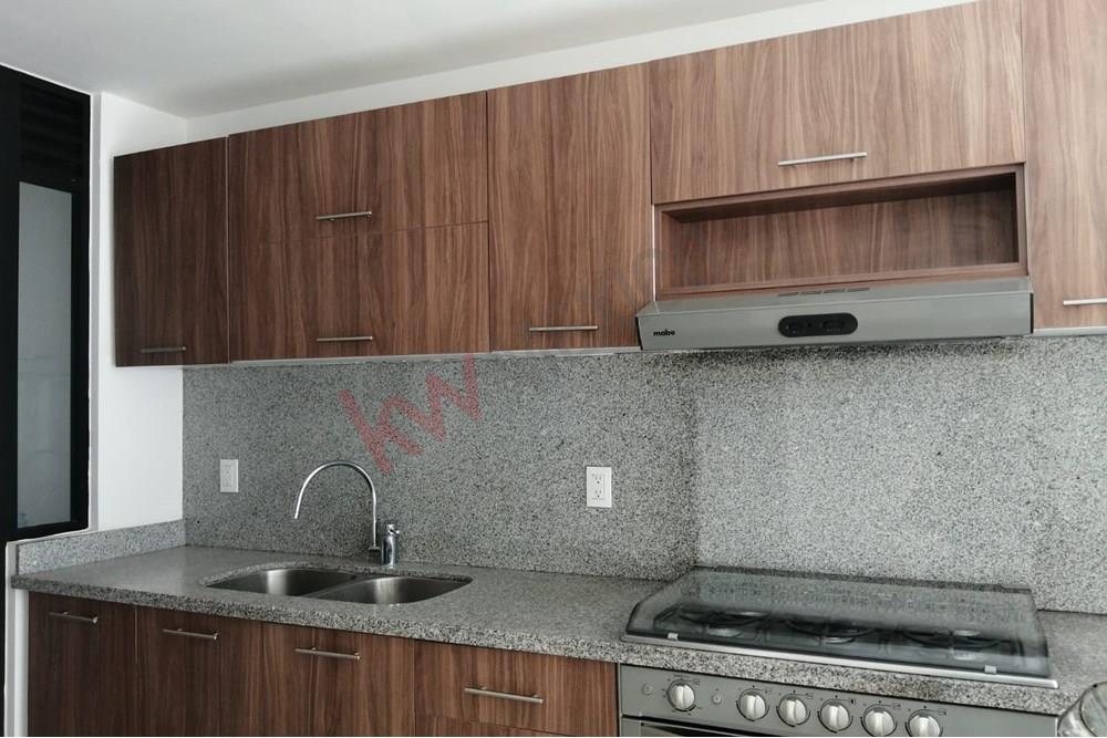 EXCELENTA CASA EN RENTA EN CONDOMINIO PONTEVEDRA 11 EN FRACCIONAMIENTO VALLE JURIQUILLA 11, CUENTA CON AMENIDADES Y VIGILACIA 24/7