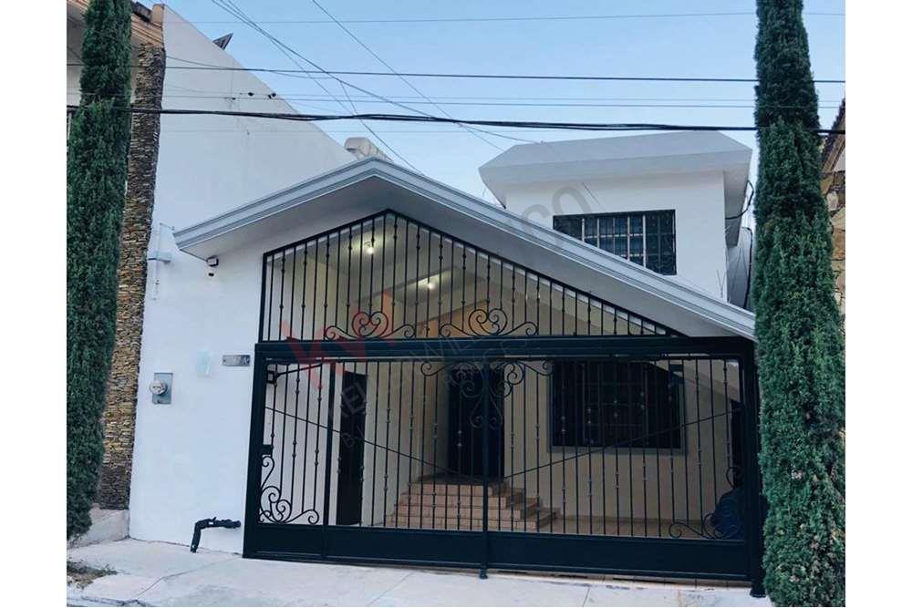 Hermosa casa en venta en Cumbres 5to Sector Monterrey, Nuevo León.
