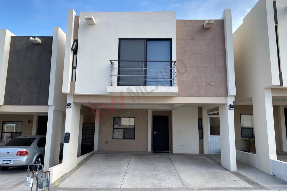 CASA EN RENTA AMUEBLADA EN AUREA RESIDENCIAL POR TEOFILO BORUNDA CON CASA CLUB Y GYM