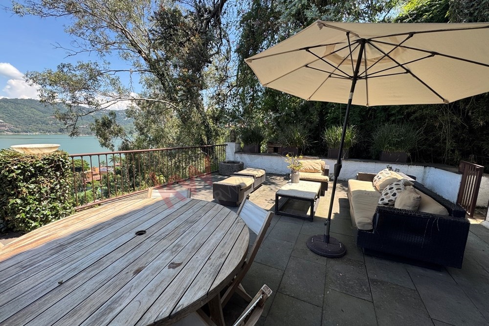 Casa en venta en la Peña con amplia terraza, vista y acceso al lago. bungalow adicional Valle de Bravo