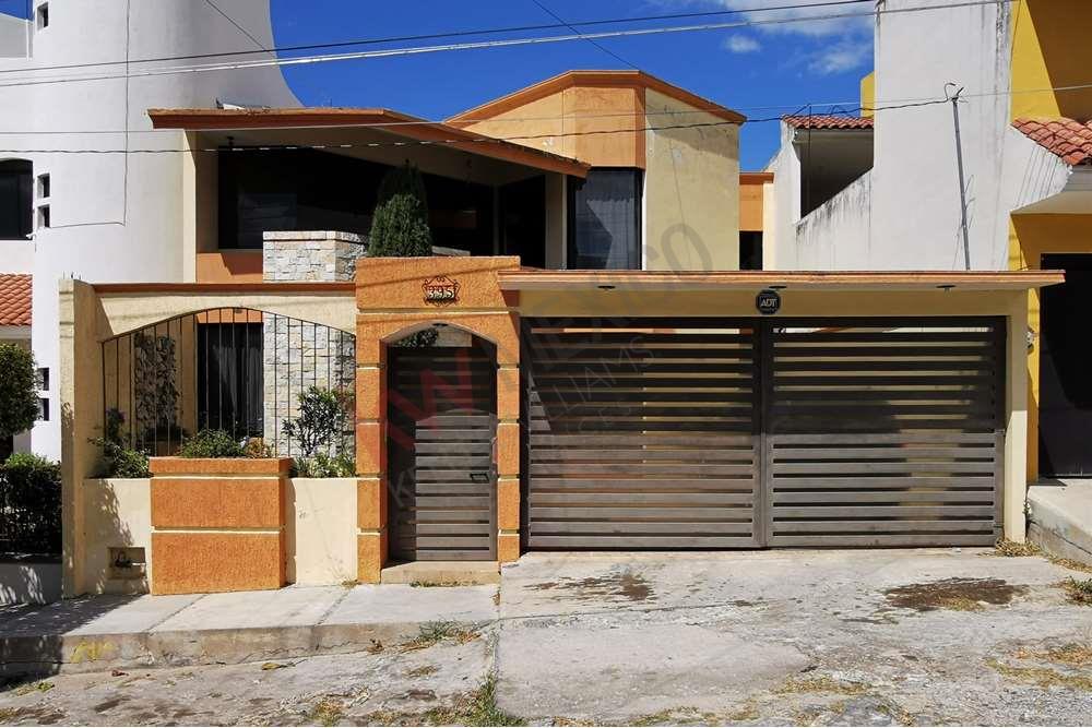 Casa en venta en Fraccionamiento Malibú a una cuadra del Boulevard de Los Laguitos, Tuxtla Gutiérrez