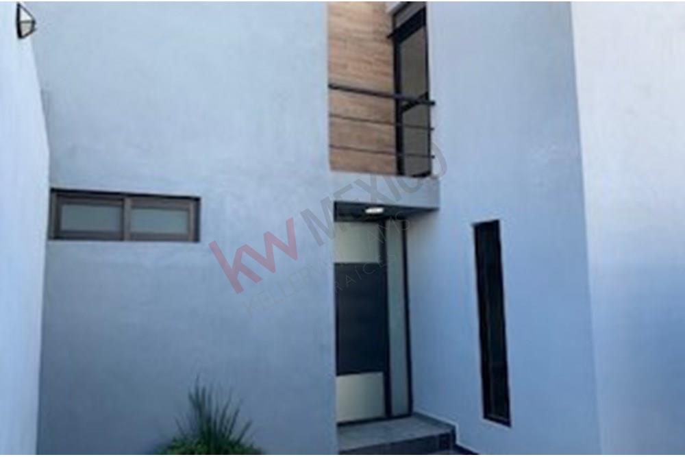 CASA RECIÉN REMODELADA, LISTA PARA ESTRENAR, MILENIO III, QUERETARO, RECAMARA EN PLANTA BAJA 253 m2.